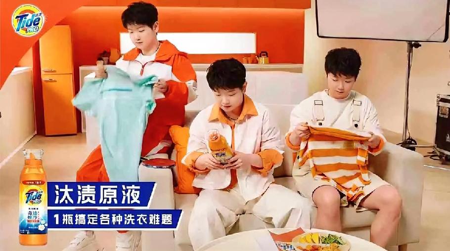 三个不同状态莎莎首次同框，太养眼了，汰渍你是真会拍。莎莎小红书发文，三