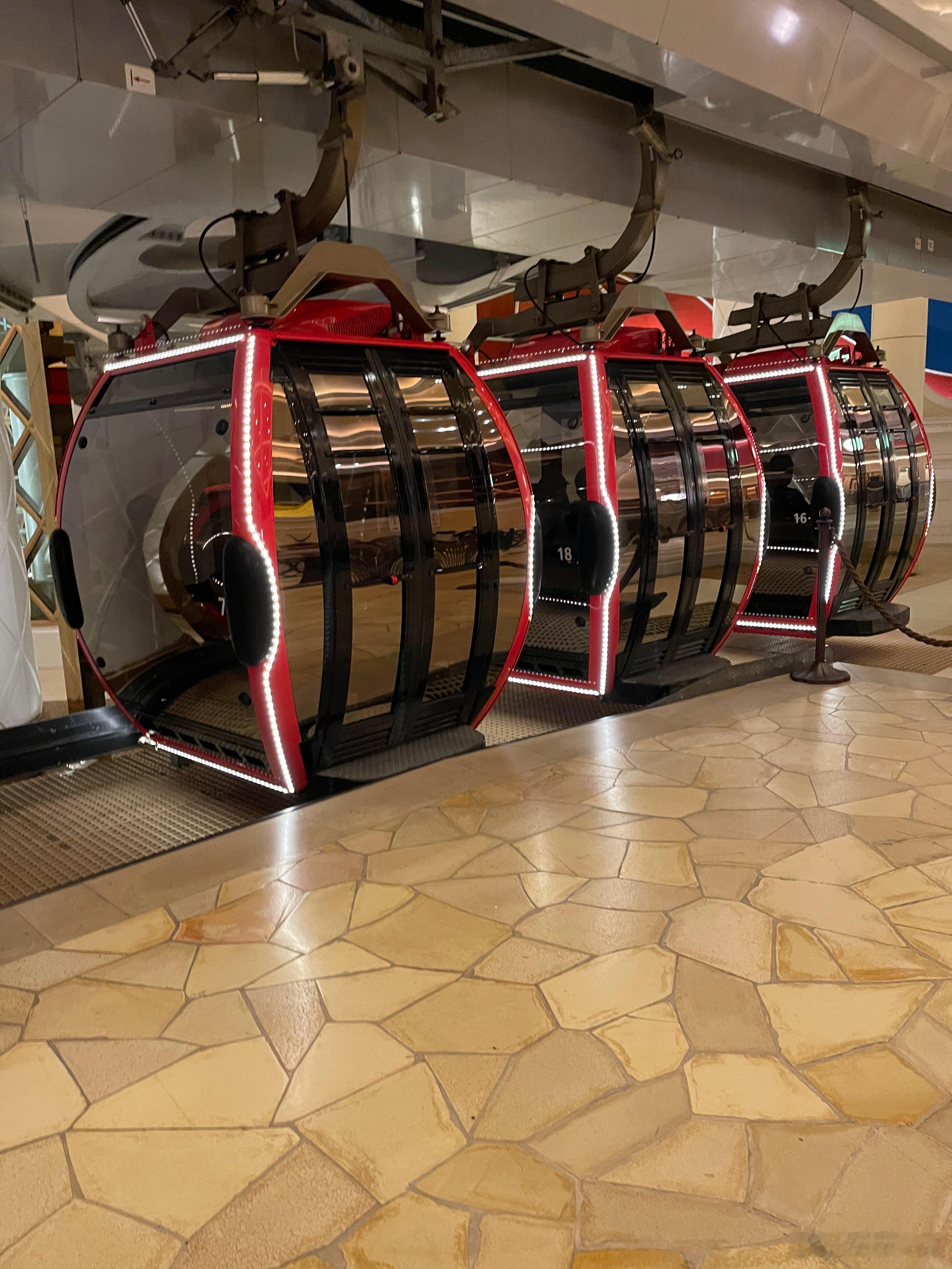 澳门随便一个地方，任嘉伦往那一站，一拍一个出片！