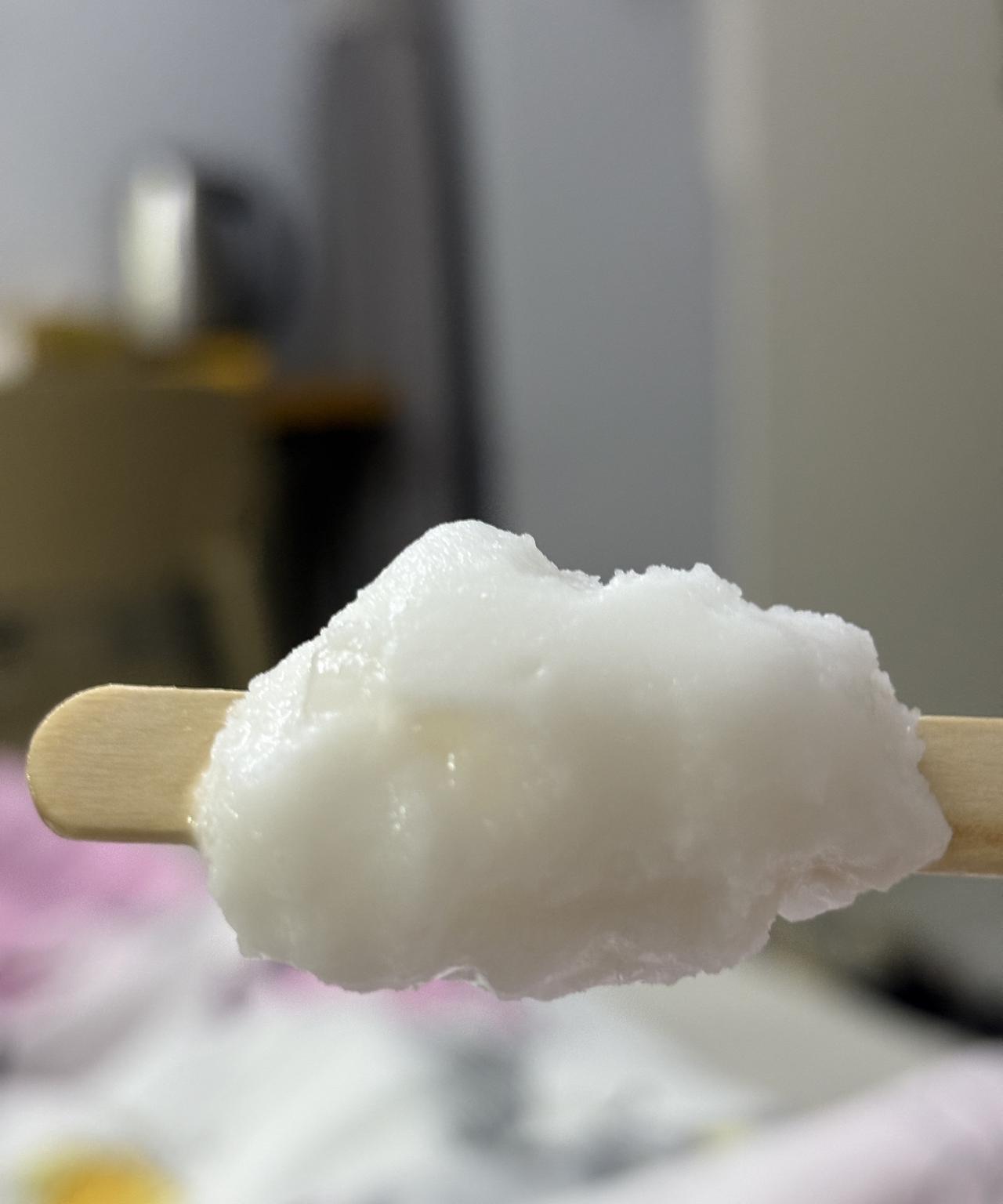 没想到，椰子水冰棍这么好吃。今天，女儿请我吃冷饮，吃到了这款好吃的冰棍。打开