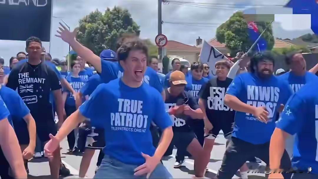 新西兰人彻底暴怒了，他们看着无孔不入的印度咖喱，已经无法忍受。新西兰当地时间1