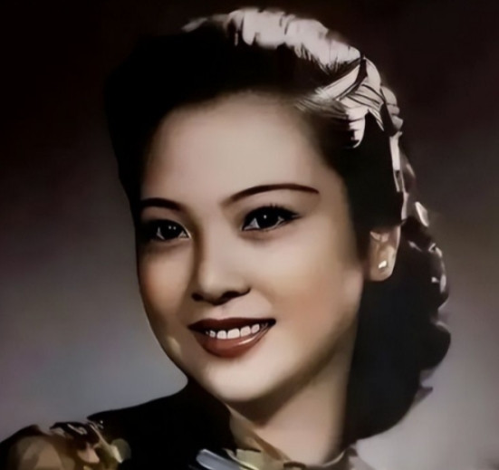 1940年的某天夜晚，军统头子戴笠躺在床上翻来覆去的睡不着觉，于是，他想到了自己