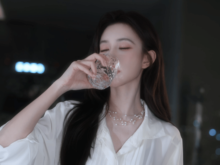 孟子义细框镜美成啥了孟子义好适合这样的御姐造型，而且整个人也是美出了新高度，建议