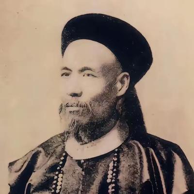 看懂伊朗后，真的理解左宗棠了。伊朗在波斯帝国巅峰时面积很大，可19世纪被俄国打得