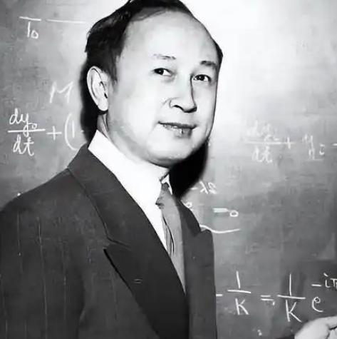 1955年，钱学森回国后，中科院每月给他发350元人民币，后来增聘为院士后，每月