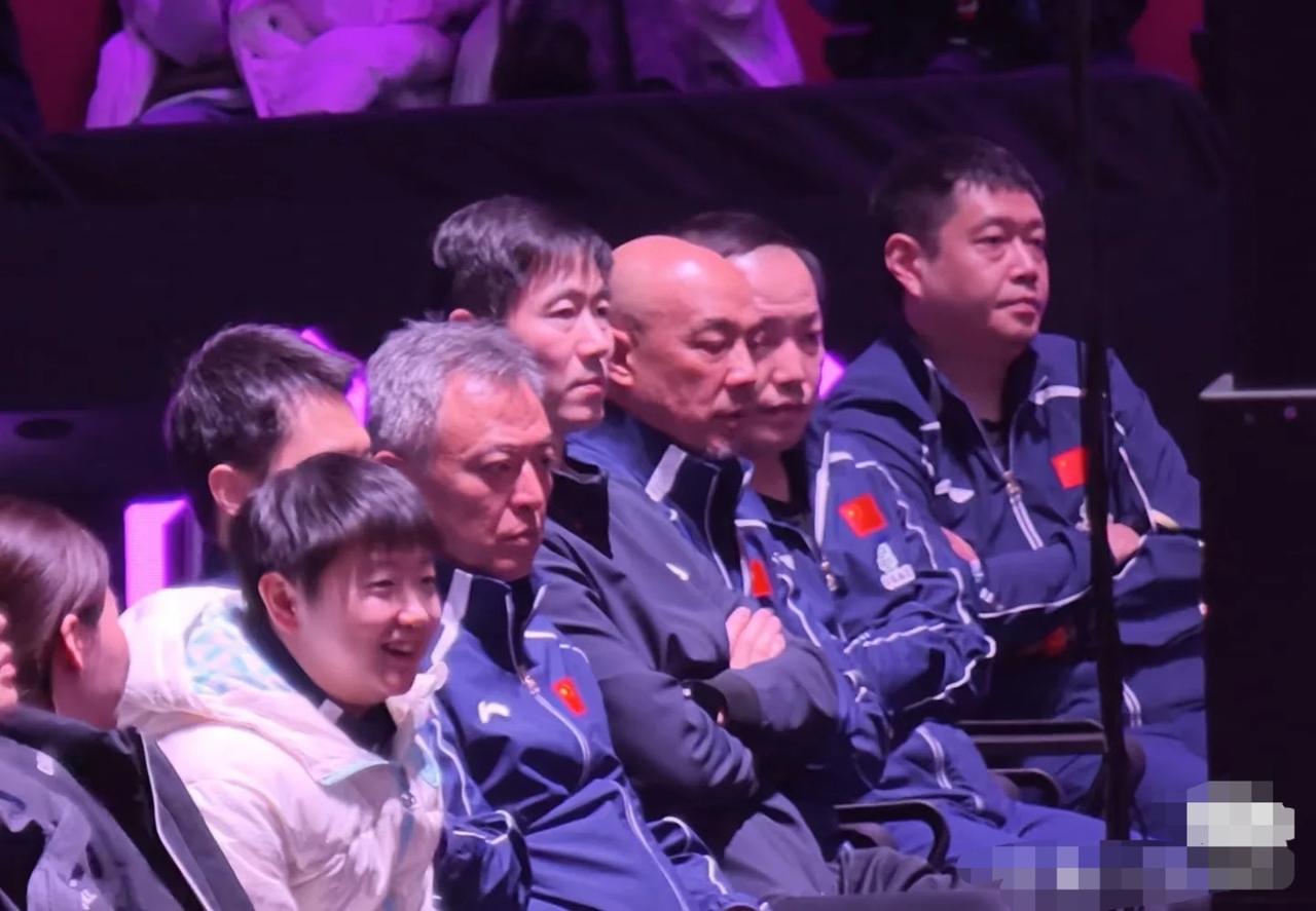 曾经出现过世一二三四五一起在下边看比赛的“盛世”再次出现了这次是一二四