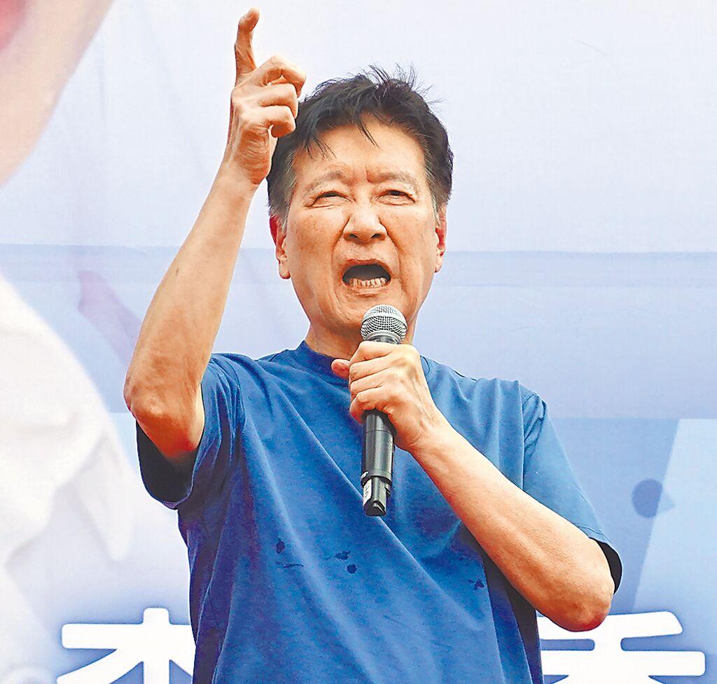 蓝对比民调赵、郑各有所长。郑丽文的人气持续攀升，不仅赢得了自主党员以及军系基层