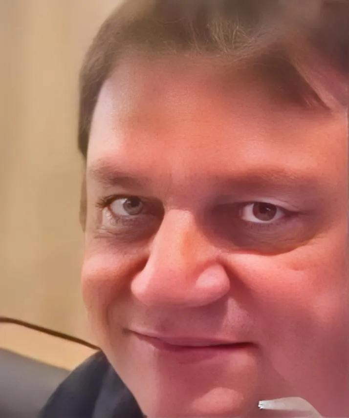 跨国婚姻翻车现场！他带娃探亲后消失了…嫁白人时啥都不要，如今独自背470