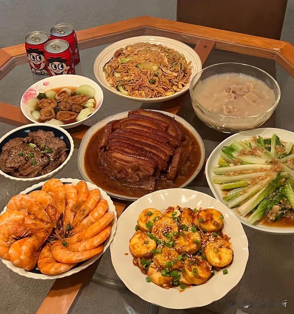 我发现，预制菜的第一批受益人出现了。​昨天老公说他有几个同学回来了突然要来家里