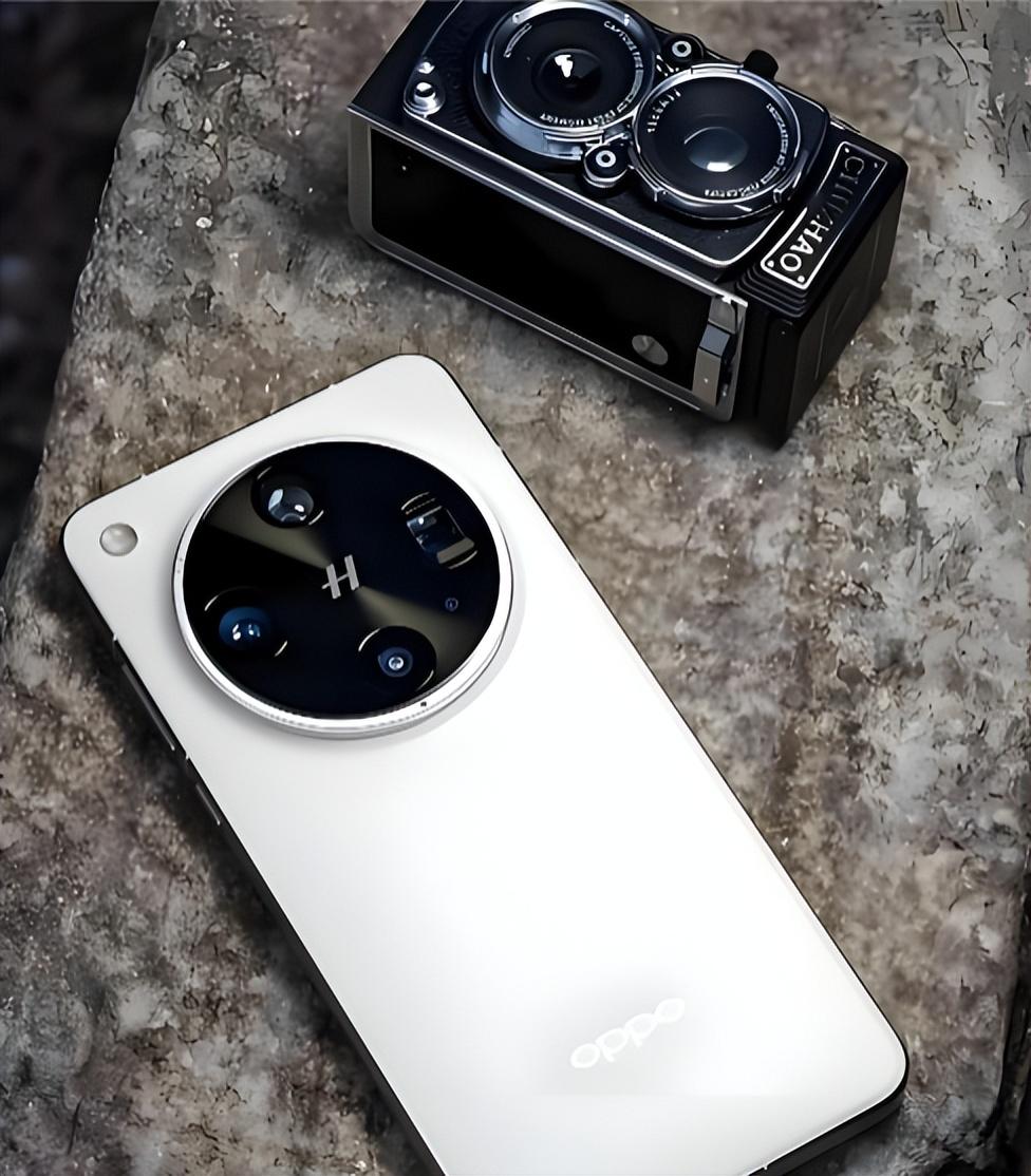 别笑！这手机让我这个老炮儿都喊“真香”各位别急着给我扣水军帽子，老夫对手机的热