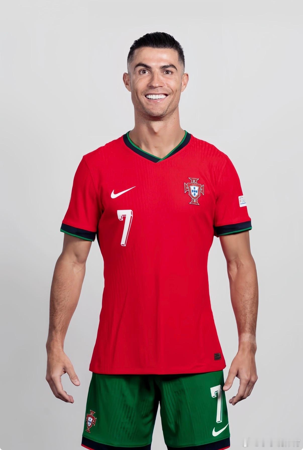 C罗950球这个赛季如果能拿冠军，明年再踢后面冲刺1000了。​​​