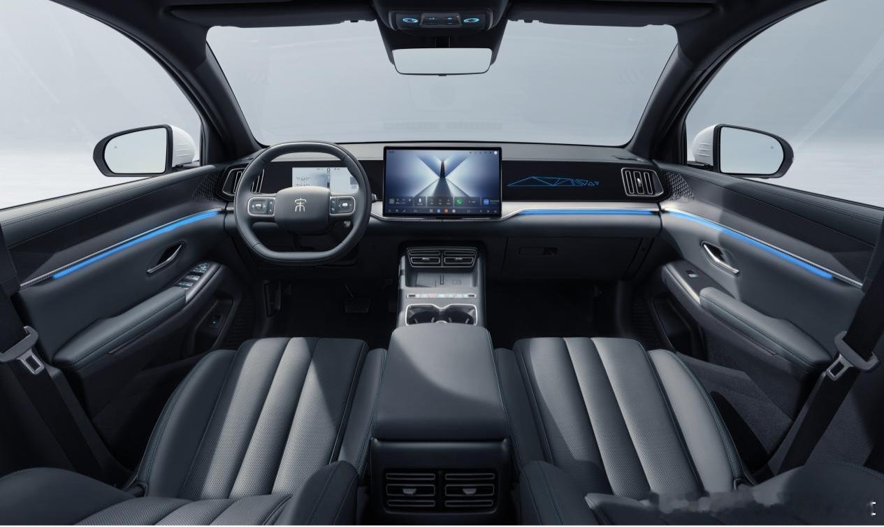 比亚迪宋ProDM-i飞驰版正式上市，有以下信息点：1、超级优享价9.99万元