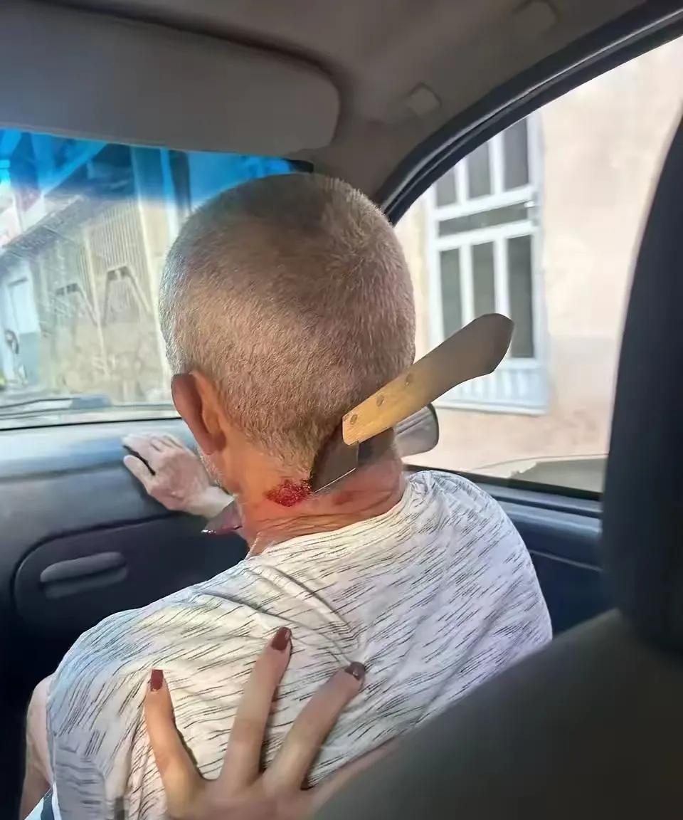 我的天呐这是真的还是P的[抠鼻]
