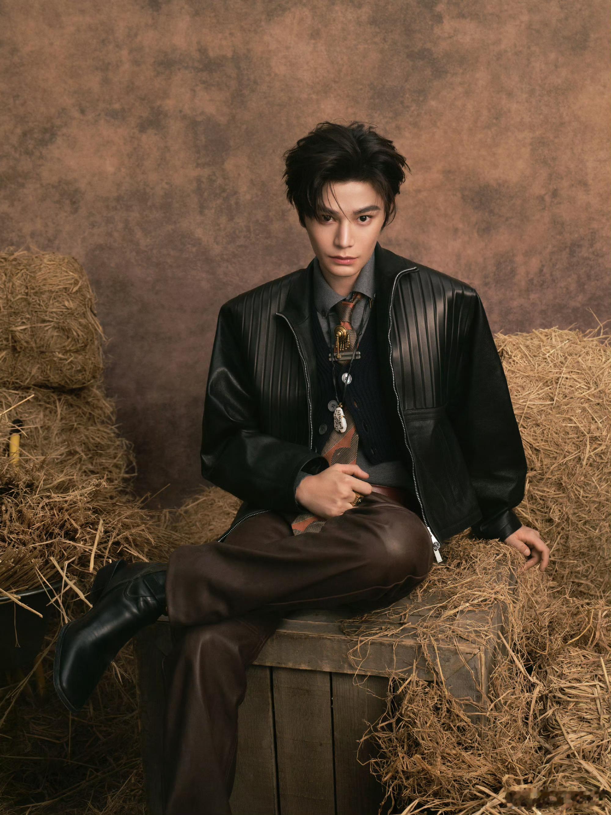 微博之夜出图这才是皮衣潮男丁禹兮的正确打开方式！！好一个张弛有度的贵公子