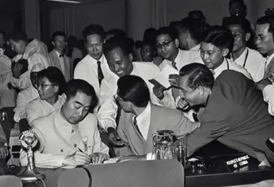 1955年毛主席深夜亲自电召周恩来，罕见称他为“翔宇兄”，之后双方共同做出了影响