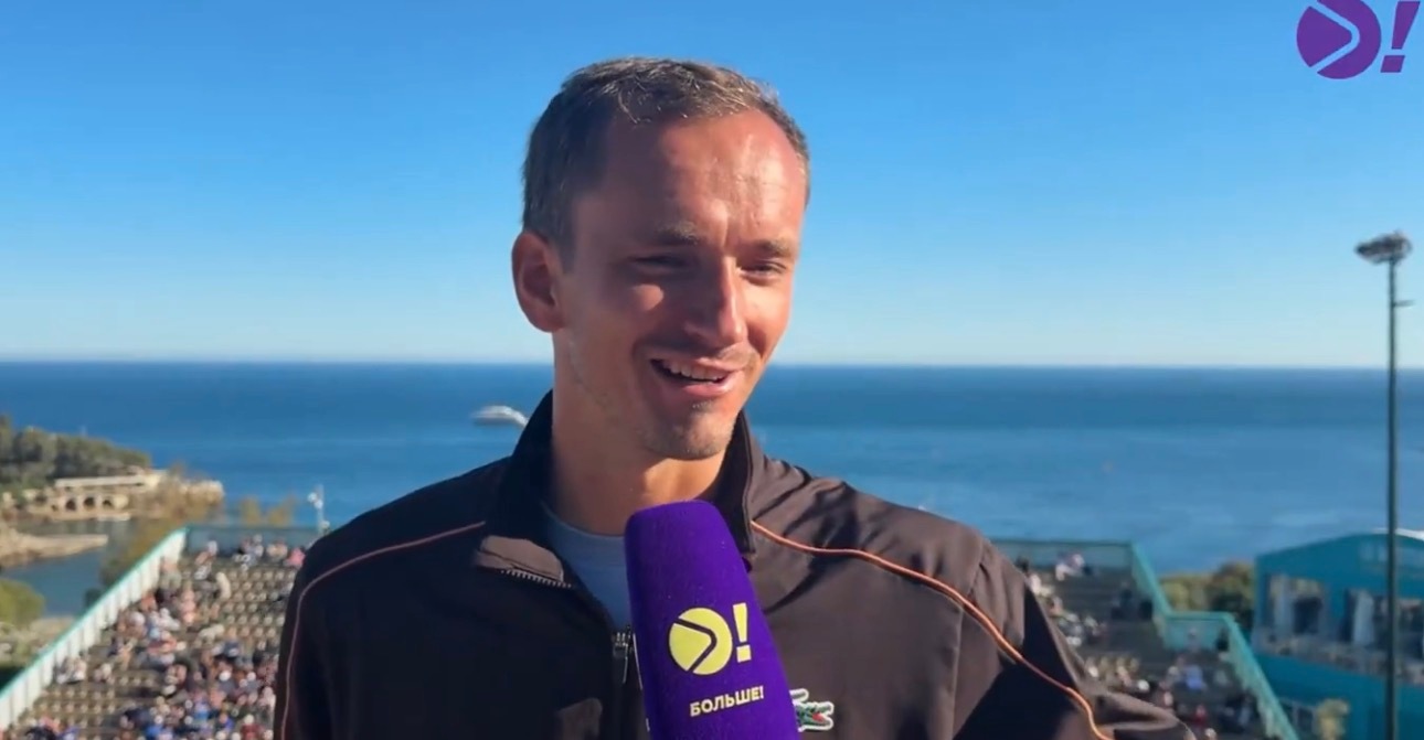 梅德维德夫真的太逗了！在蒙特卡洛的赛前采访，我们熟悉的俄媒Bolshe问他新的