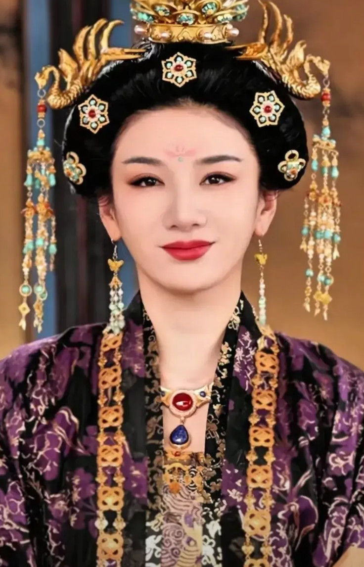 黄奕现在太后悔说“你行你上”了，因为参演的《子夜归》上映了，这部剧是平台的S+电
