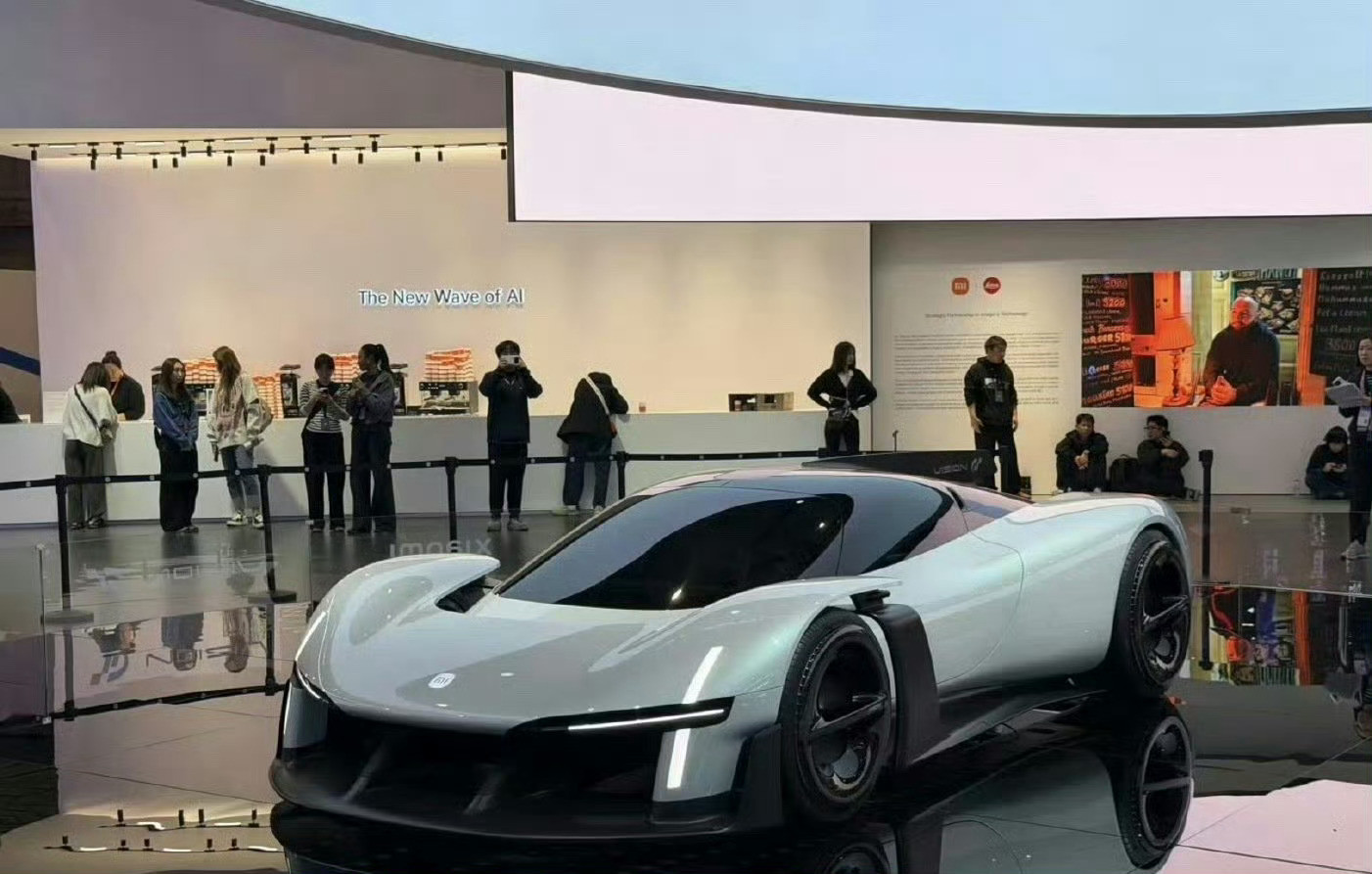 小米超跑线下实车曝光小米VisionGT实车在MWC展会上亮相，造型、气场完全