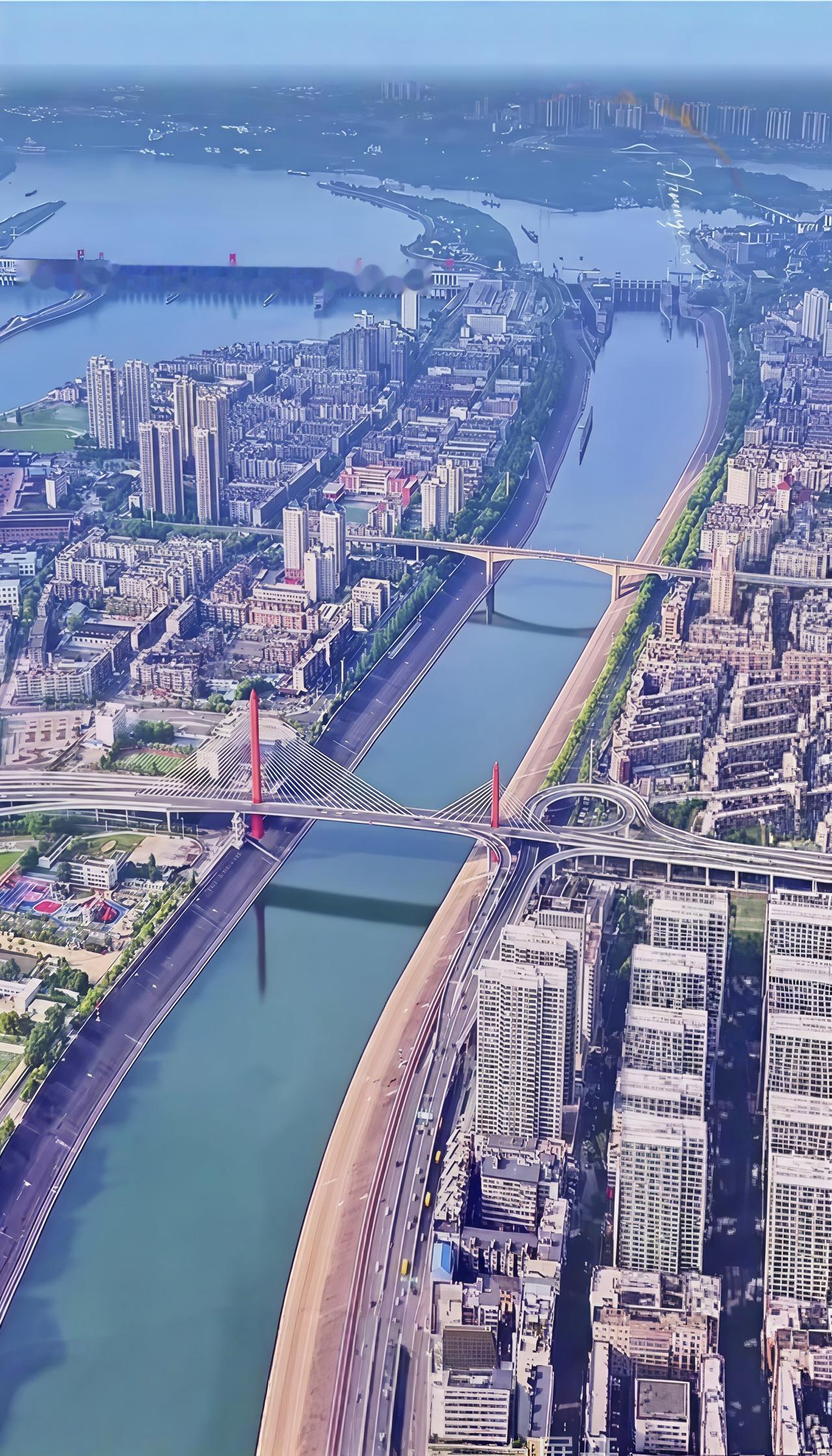 长江上唯一一个只跨半个江面的大桥即将被拆除，重建的大桥仍然只跨半个长江江面！拆除