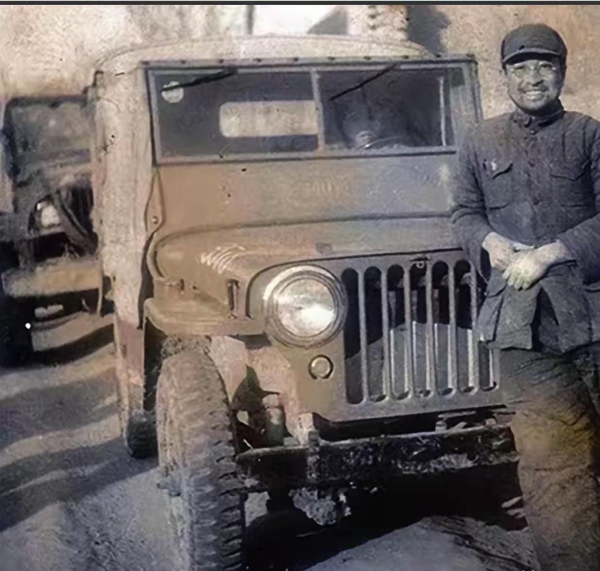 🌛1940年代，一次战前会议中途休息，刘伯承跟身边几个干部闲聊，突然冒出一