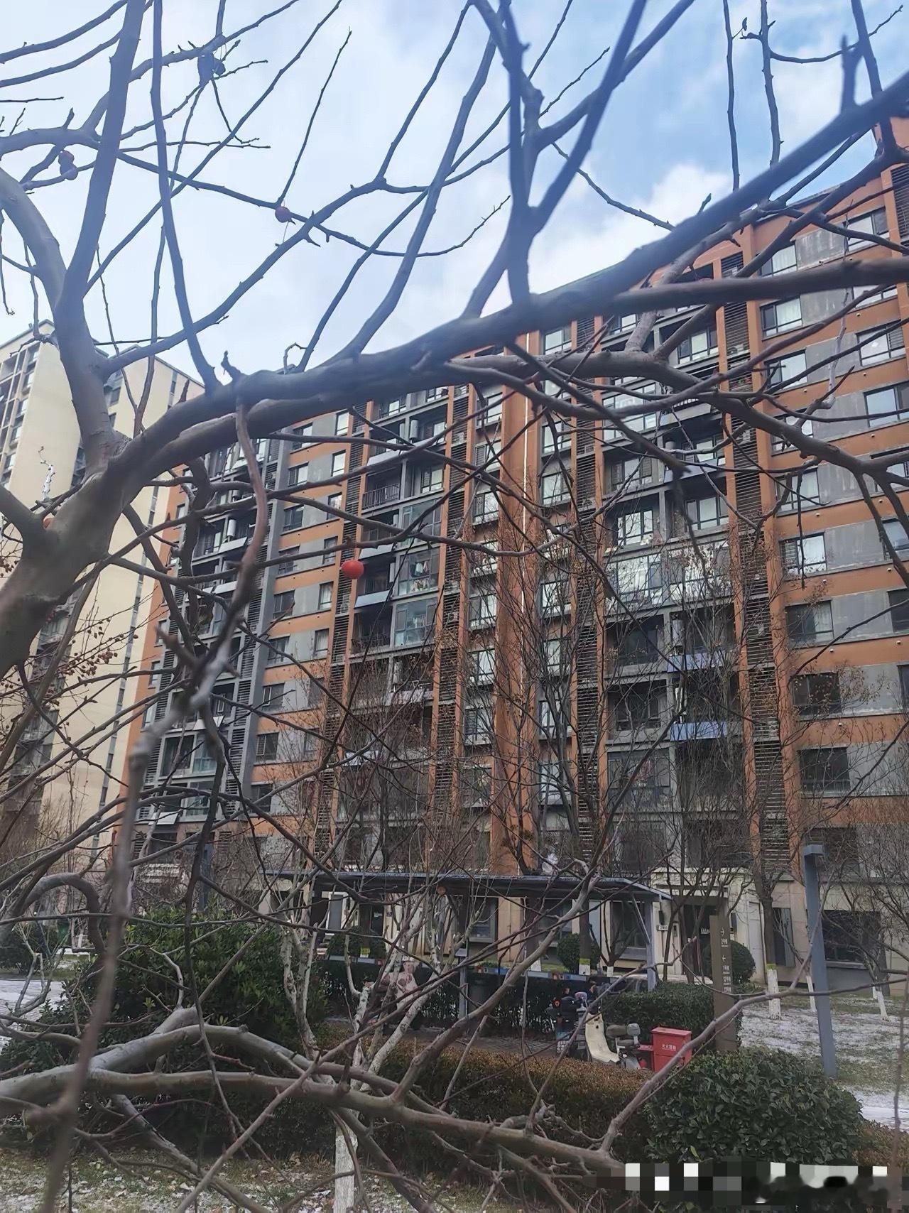 最近烟台发生一件大事，LG工厂解散了，不是破产，是迁移搬去越南了。1400人面临