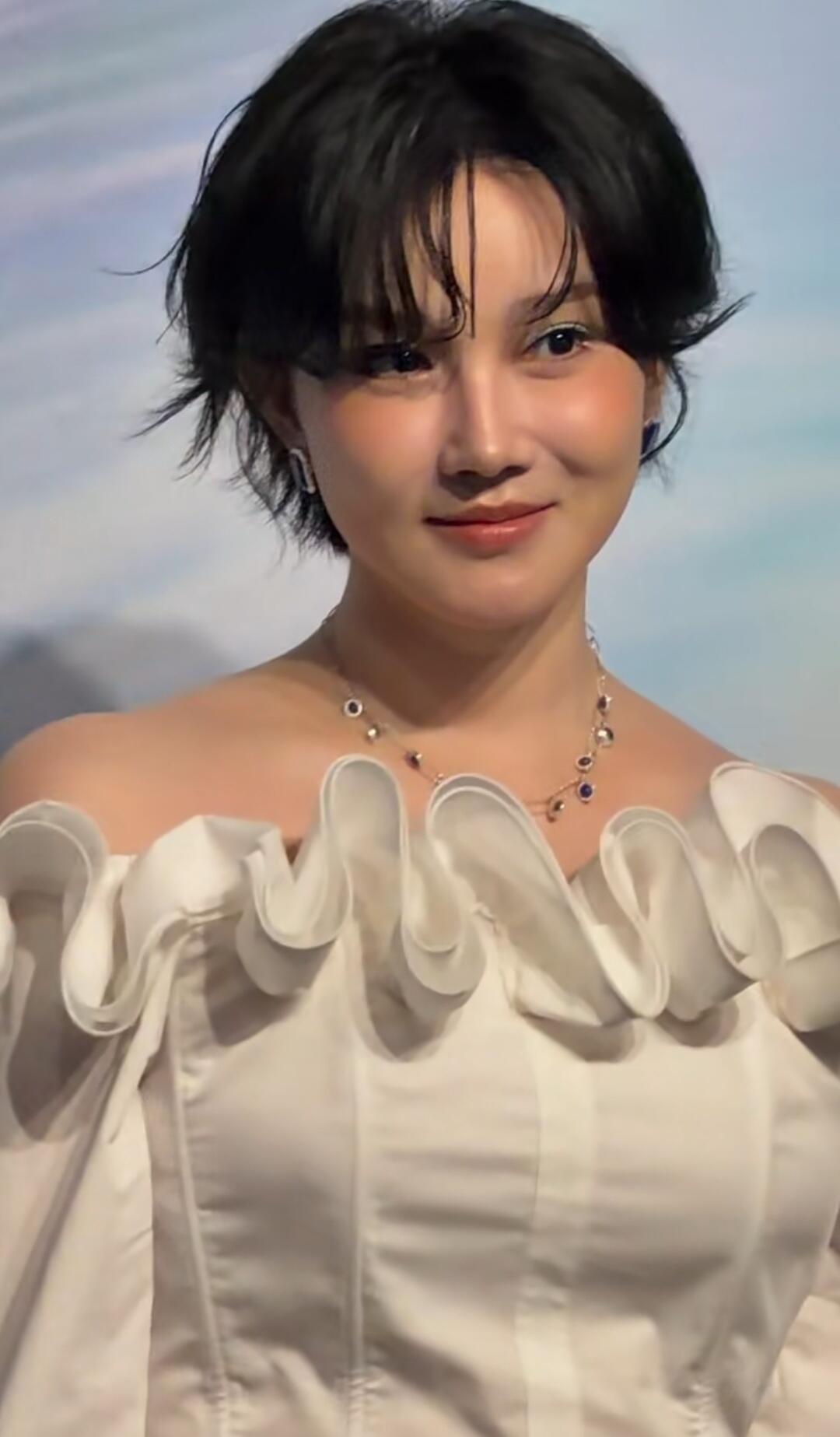 陈小纭近期公开亮相面部状态变化明显，被指撞脸姚安娜且馒化僵硬，再度将她多年来的整