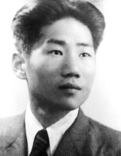 毛主席去世44年后，一个小牛皮箱的首次亮相，一个隐瞒许久的秘密公之于众，毛主席之
