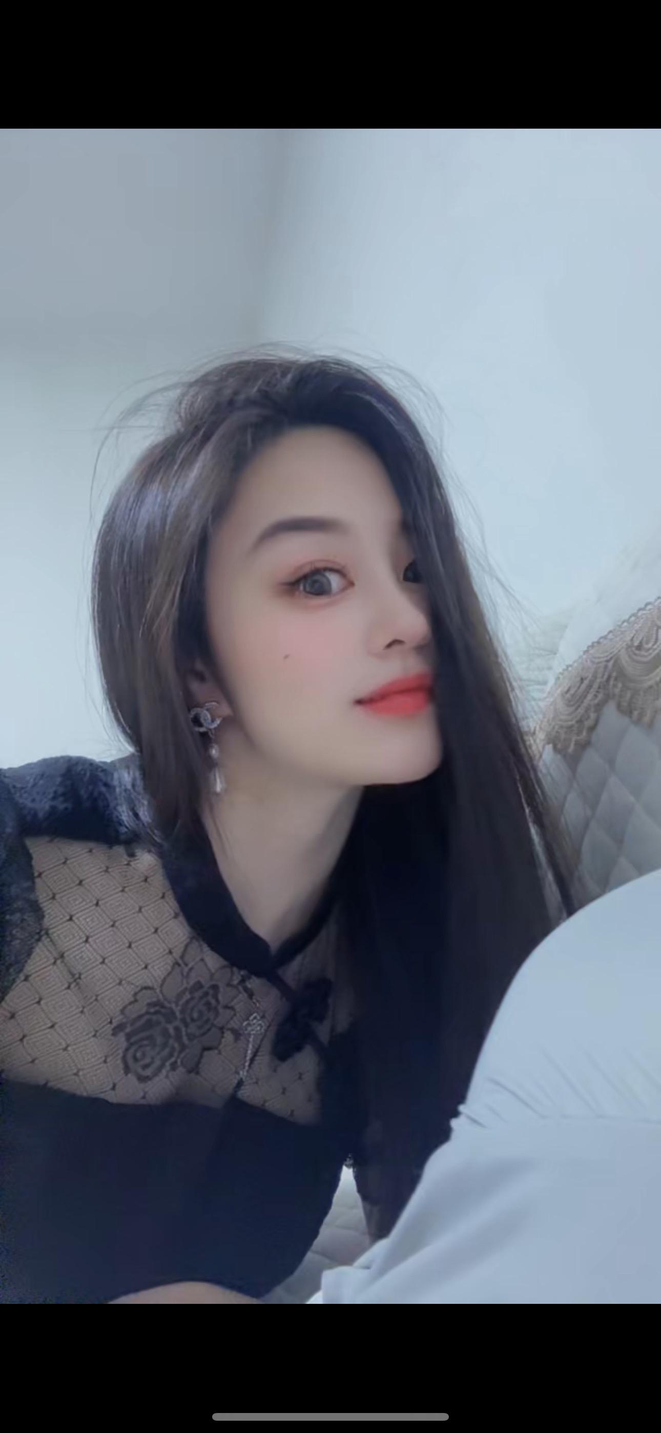 以前总觉得，有缘自会相见！后来发现，心里有爱才会重逢！