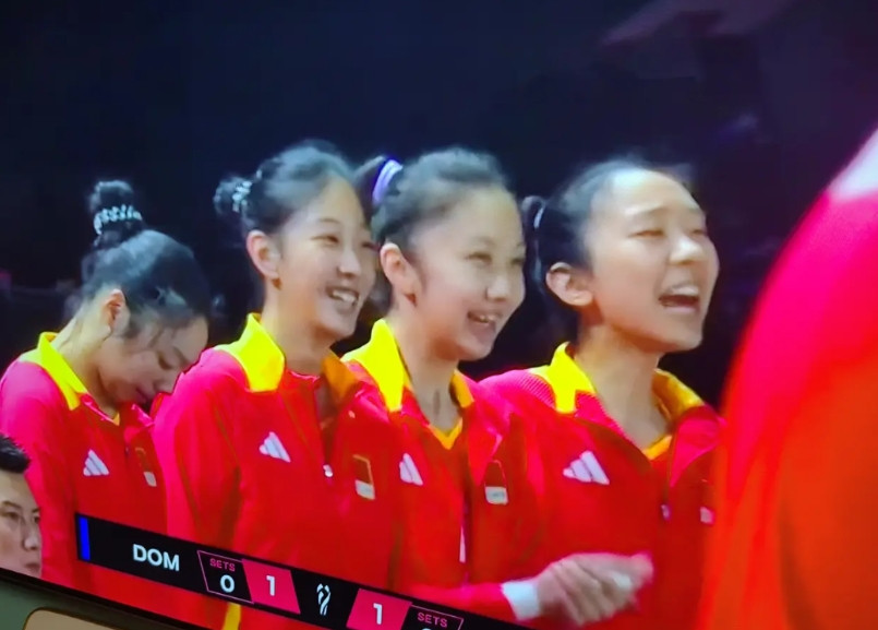 中国女排最大的软肋在哪？最大胁有三。一，中国女排替补队员深度不够，弄一帮毫无