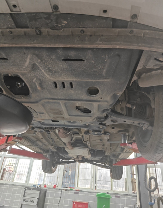 后悬挂胶套生锈上周末去4S店进行4保，1年9个月跑了2W公里，每5000公里按