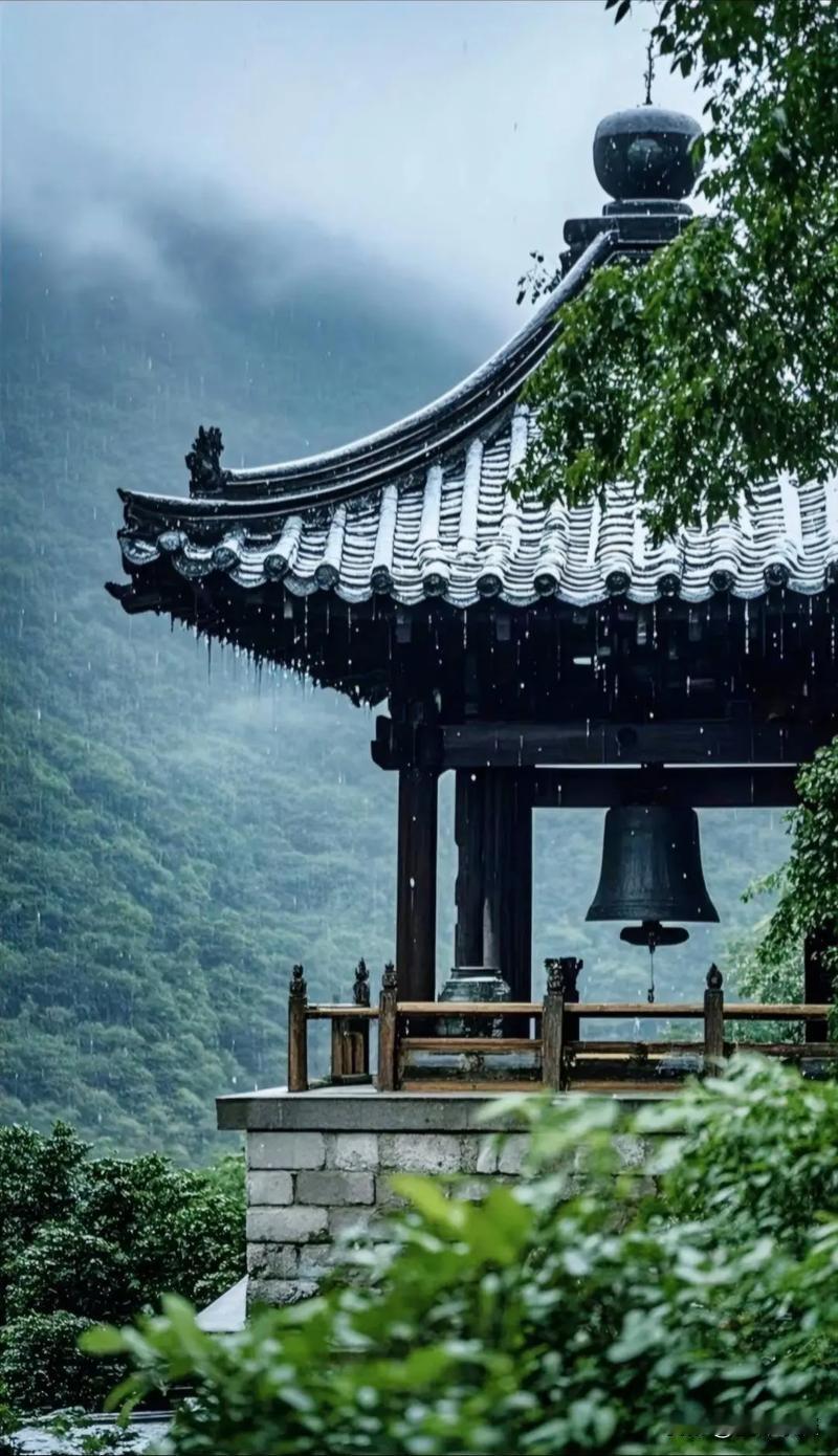 一位心理咨询专家说：人开始变强的信号，往往是从不再拼命证明自己开始的。不再逢