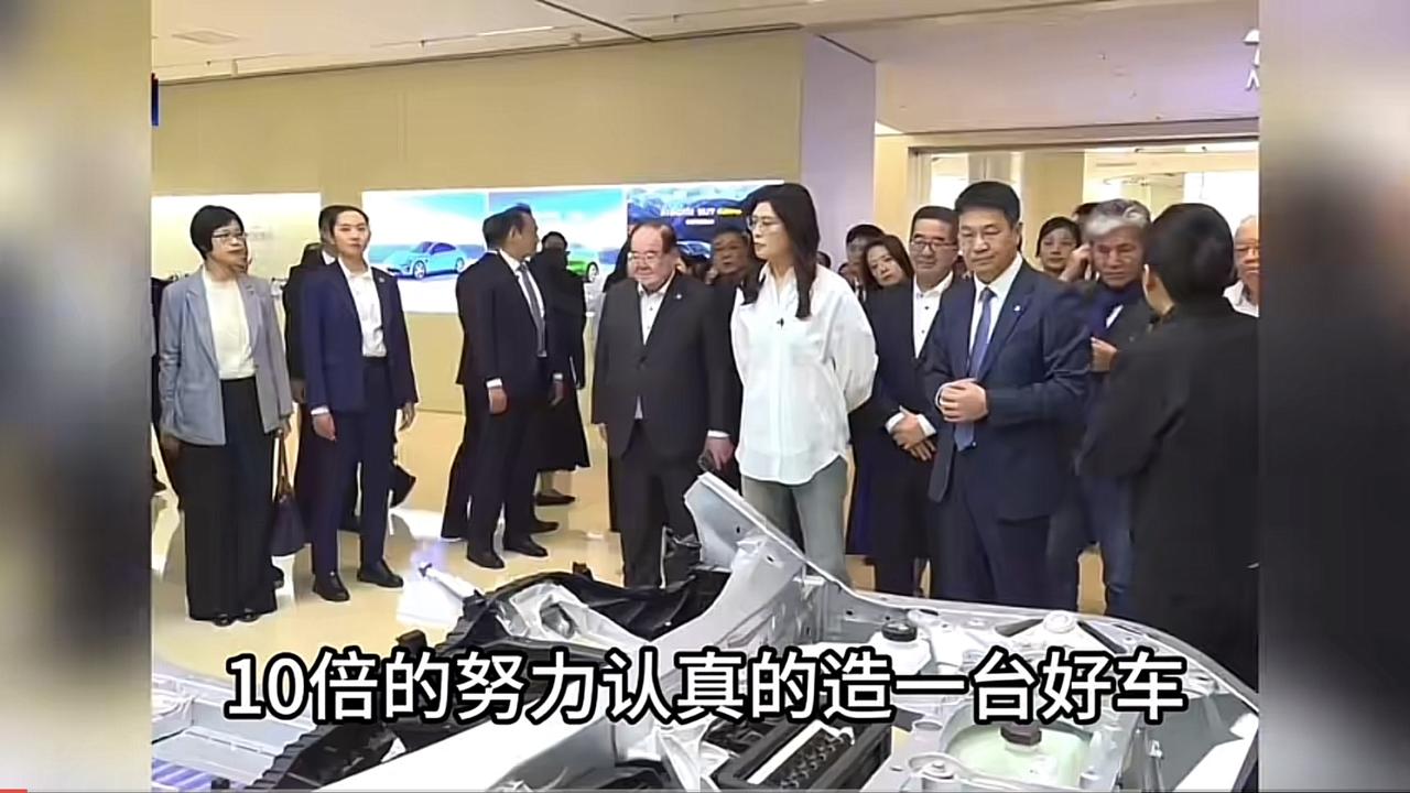 郑丽文参观小米汽车，怎么没看到雷老板雷军呢？