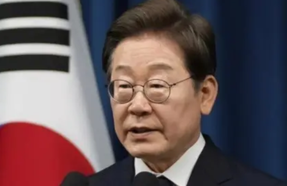 7月3日，韩国总统李在明就职满月记者会：以“实用外交”改善韩中关系。李在明提出