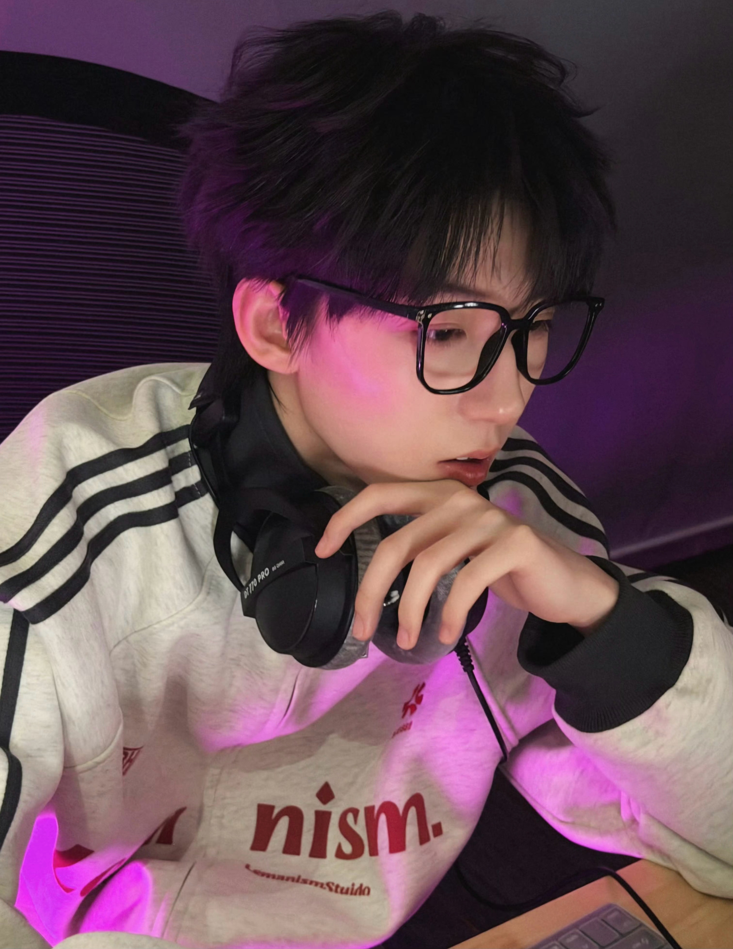 杨博文幻想电竞选手四代杨博文营业🈺这妥妥的电竞男主照进现实