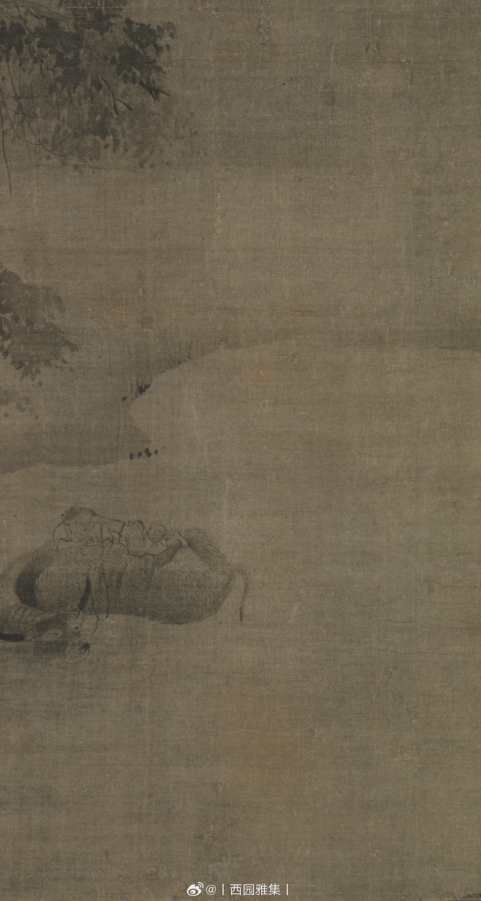 元佚名牧牛图绢本卷水墨此幅无名款，画两位小牧童于水塘边牧牛，一童牵