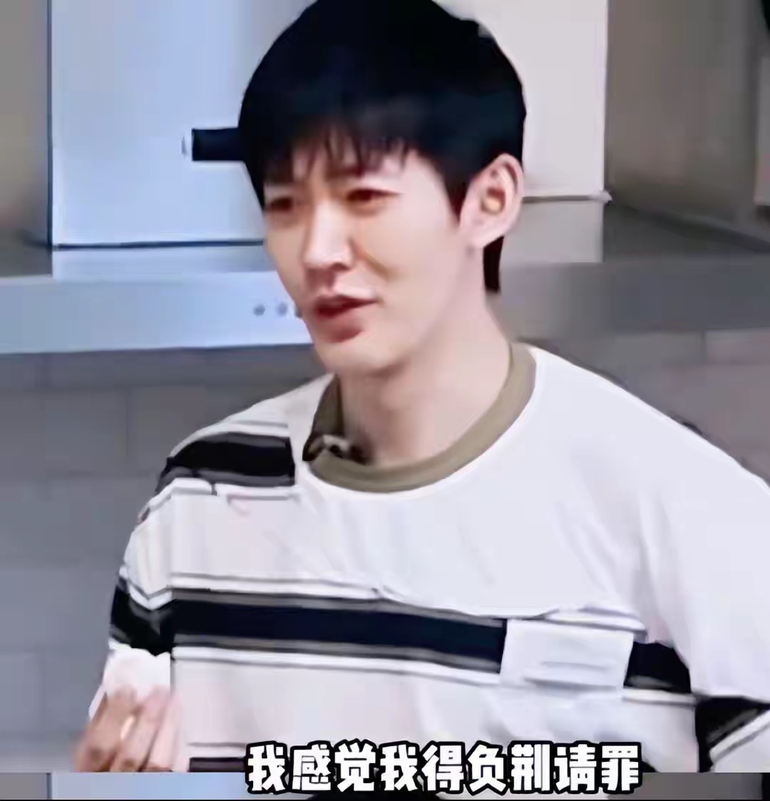 林依晨睡沙发王可蹲下去道歉，是因为换房这个提议是她提的，结果让林依晨睡了沙发，她