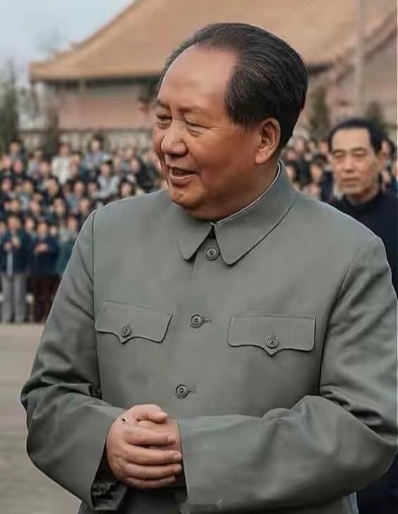 谁看了老照片不感慨？毛主席这一生吃尽了常人难以想象的苦：战乱流离、亲人相继牺牲、