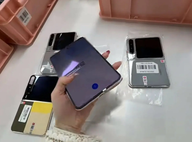 关于16：10的阔屏机最大的问题就是中间的折痕！这么说吧，原本是为了阔屏可以方