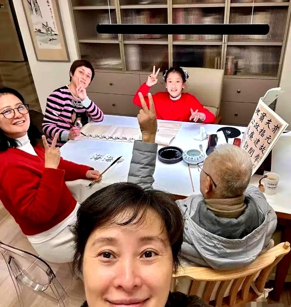 放着1280万的松江大别墅不住，偏要挤进1120万的市区老电梯房，51岁的演员吴