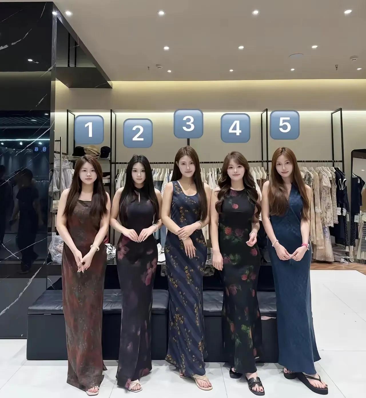 2号的身材最好，衣服也是最好看的，你觉得呢？