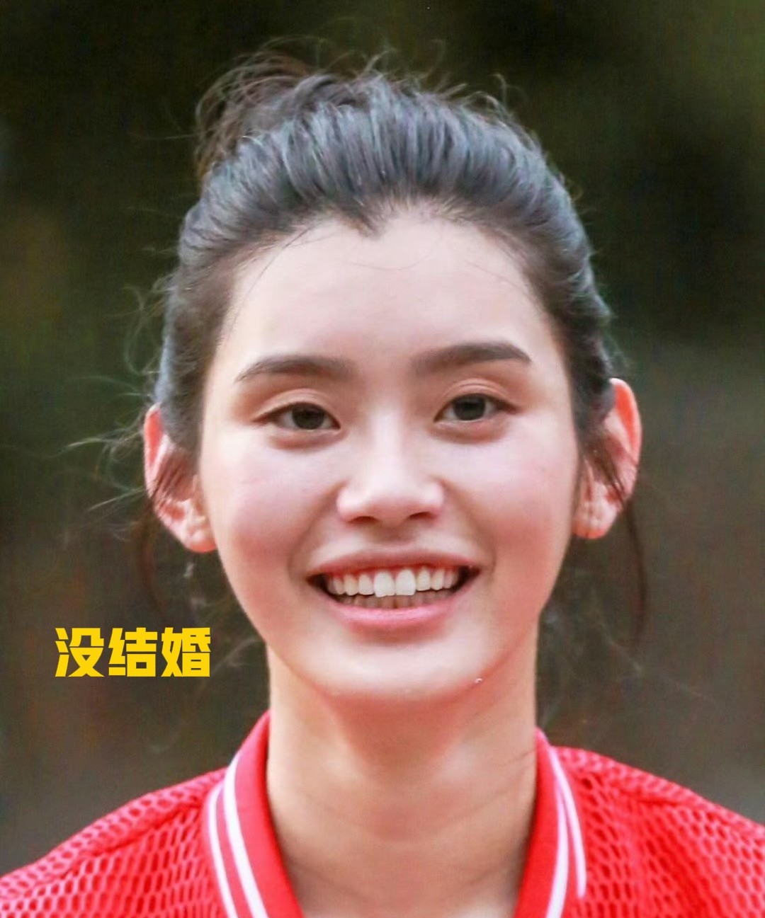 奚梦瑶结婚前面相略苦。如今在婚姻里反而被养的很好。有些女生的孩子确实很旺自己