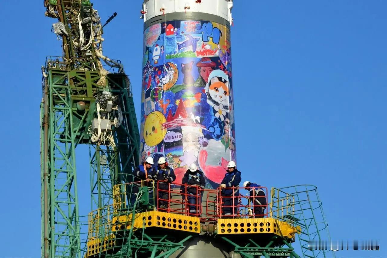 见过彩绘汽车，见过彩绘飞机，见过彩绘火箭的吗？这就是前天大毛发射的那个喷坏发射台