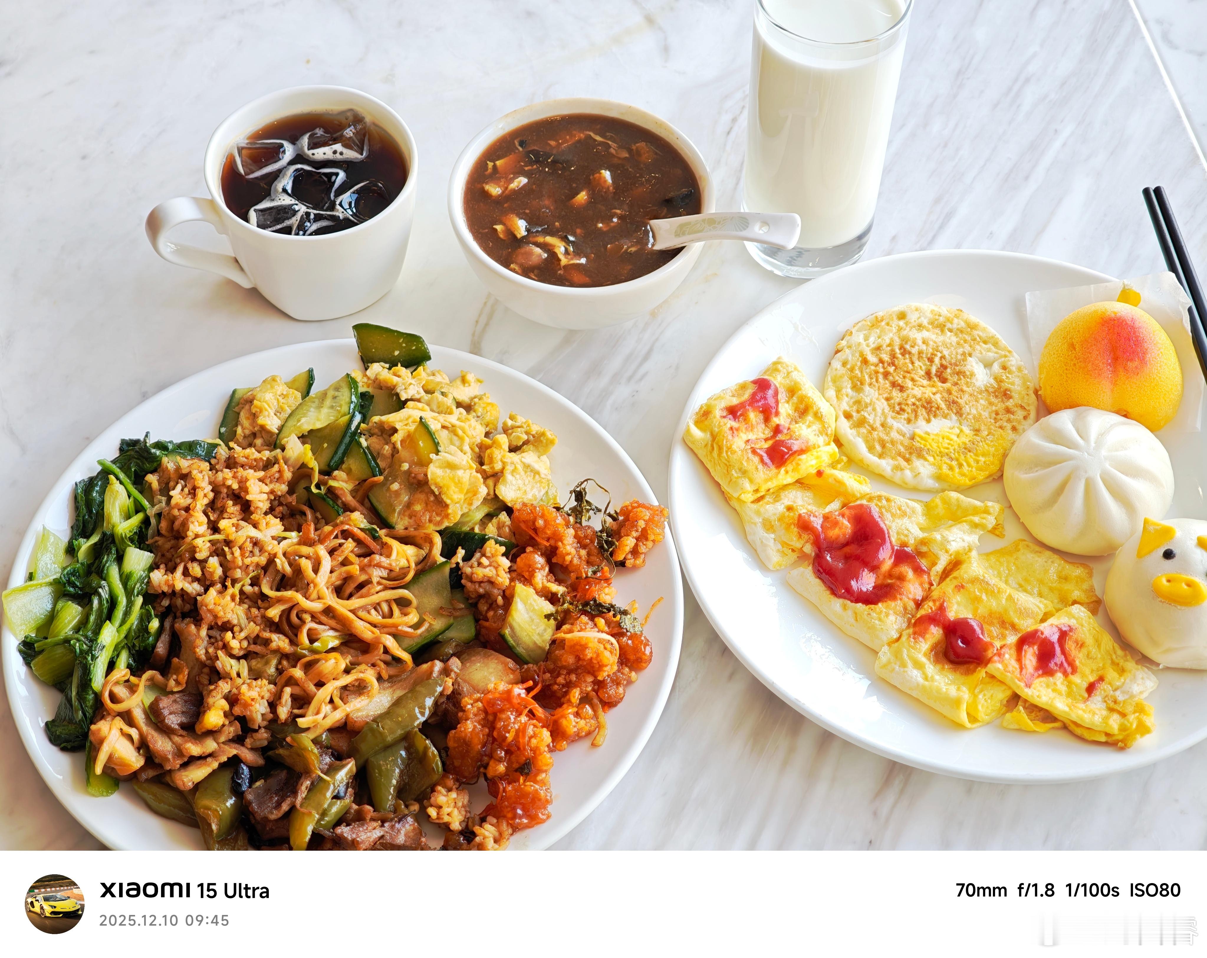 朋友们早啊！今天早餐算吃了个搭配冰美式，很特别吧～