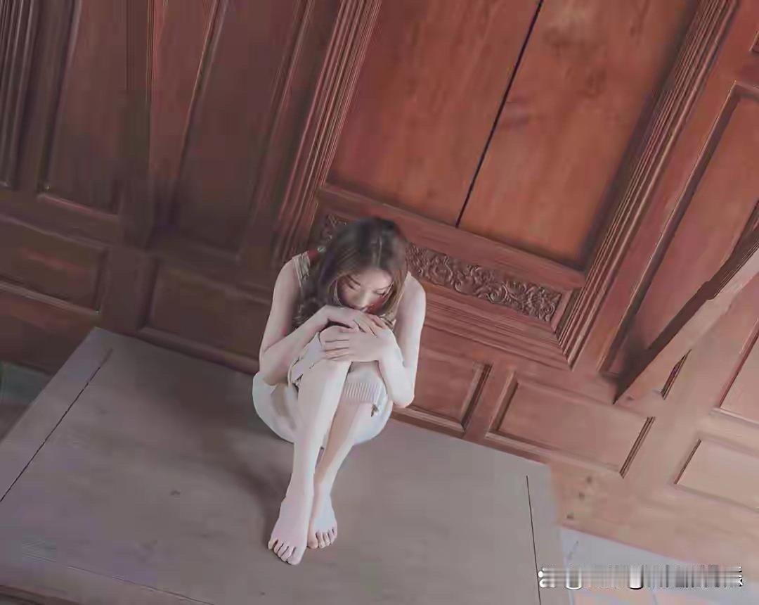 倪妮早期经典写真，光脚美人太绝～​​​