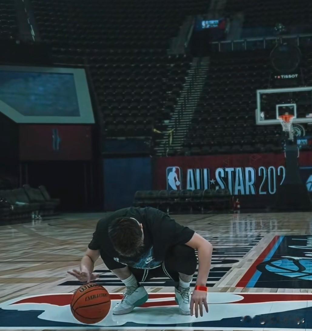 郭艾伦与广州龙狮的D类顶薪合同将于2026年7月底到期，他的未来走向成了CBA休