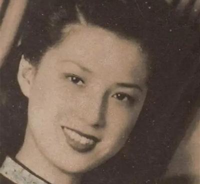 1919年，军官陈济棠看上了戏子莫秀英，得知她身上有两处特别，认为她旺夫益子，赶