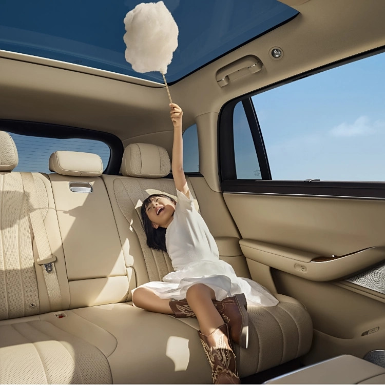🚗哪些车最值得看1、‌特斯拉ModelY‌：指导价26.35-31.35万，中型SUV，月销量2.