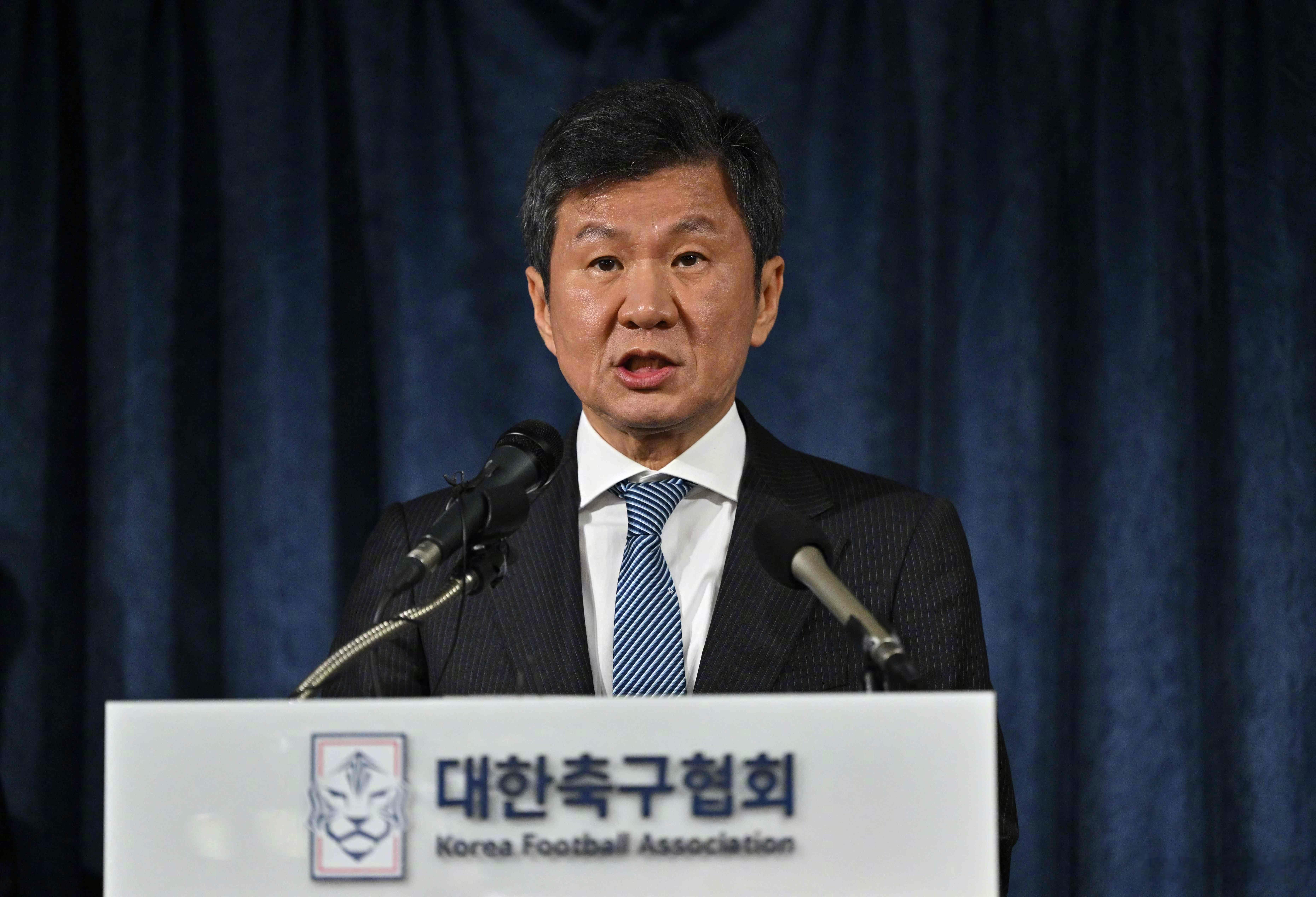 【官方】韩国足协主席郑梦奎正式递交辞呈，提前三年辞职。随着他在忠南天安韩国足球