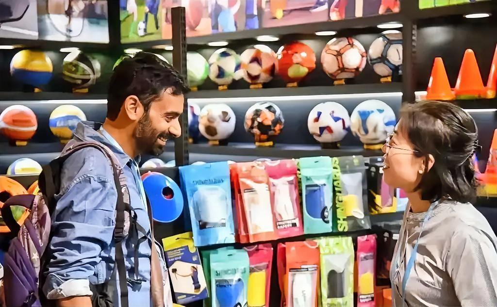 一位做机械外贸生意的中国小哥在网上吐槽，说印度客户看中了他的产品，非要提出用印度