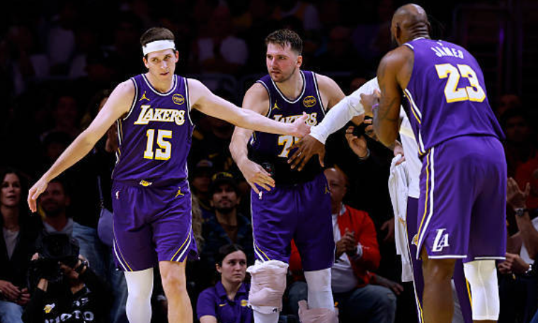 詹姆斯甘当绿叶，湖人迎来最美妙的蜕变