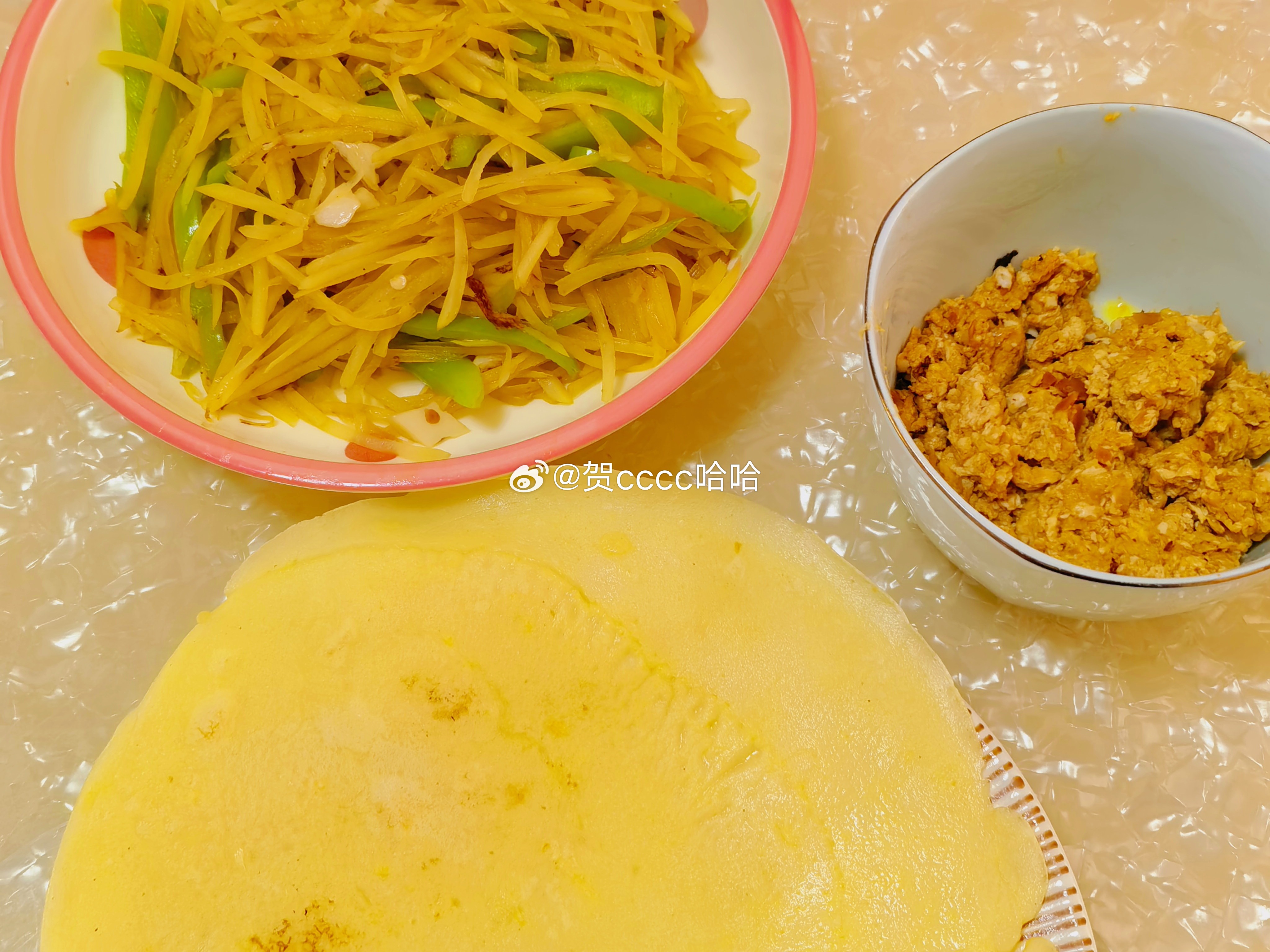 c女士眼大肚子小，一早上想吃土豆丝卷饼🌯馋得不行不行的，轰轰隆隆做完，吃了半张